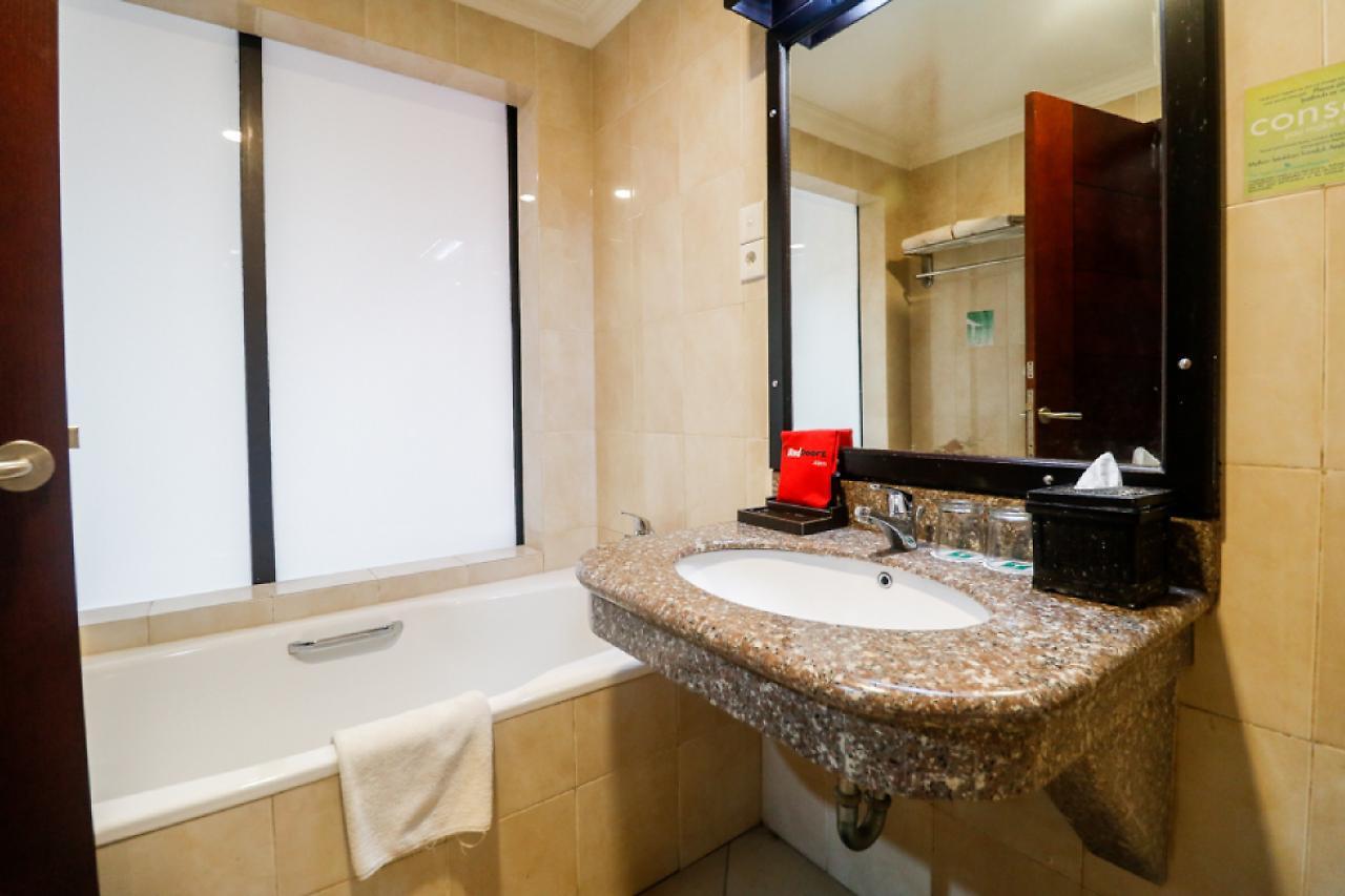 Reddoorz Premium @ Bukit Damai Indah Hotel Balikpapan  Ngoại thất bức ảnh
